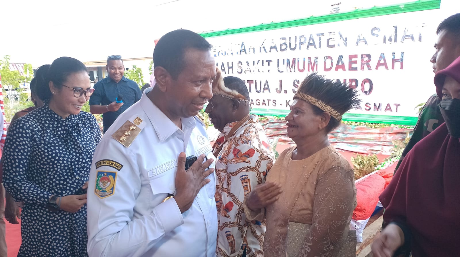 Apolo Safanpo Dan Perhatian Pada Sumber Daya Manusia Papua Selatan ...